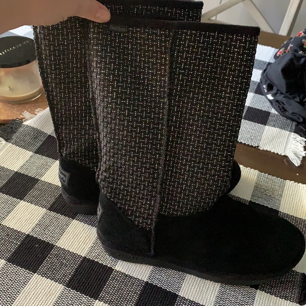 Black sketchers boots